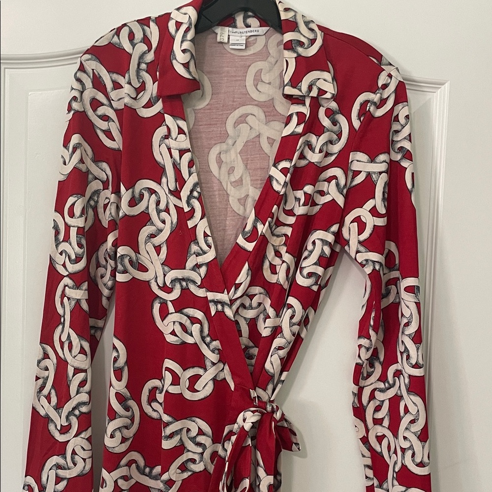 Divine Diane Von Furstenberg Red and White Chain Wrap Dress